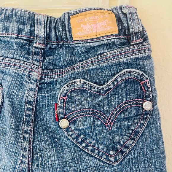 Levi's girls jeans with pink sewing and glitter buttons heart pockets size 5 - Picture 2 of 5